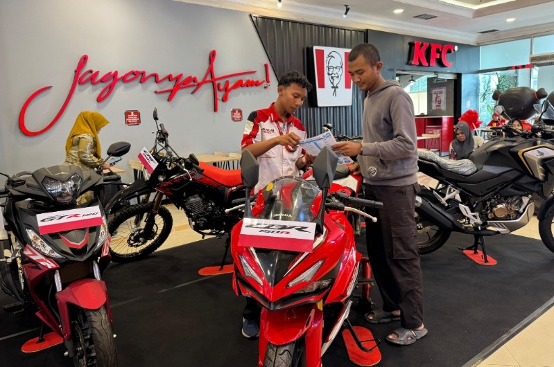 Capella Honda tampilkan motor sport di Mall Ciputra Seraya Pekanbaru (foto/ist)