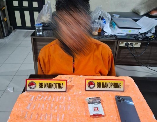 MS pelaku pengedar narkotika jenis sabu yang diamankan Polres Inhil, (foto/Ayendra)