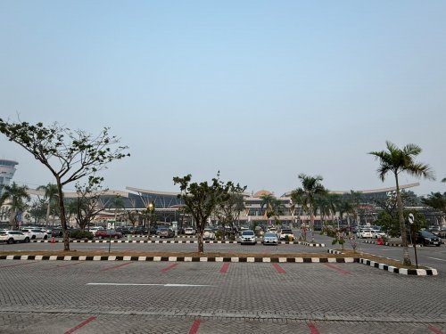 Jarak pandang Bandara SSK II Pekanbaru masih aman untuk penerbangan (foto/ist)