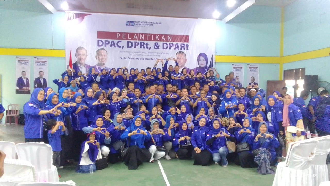 Para pengurus DPAC, DPRT dan DPART Demokrat Bina Widya usai pelantikan.(foto: mimi/halloriau.com)