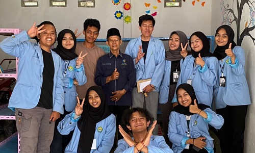 Mahasiswa Kukerta Unri di Pusataka Mini di Desa Buana Bakti Siak.(foto: istimewa)