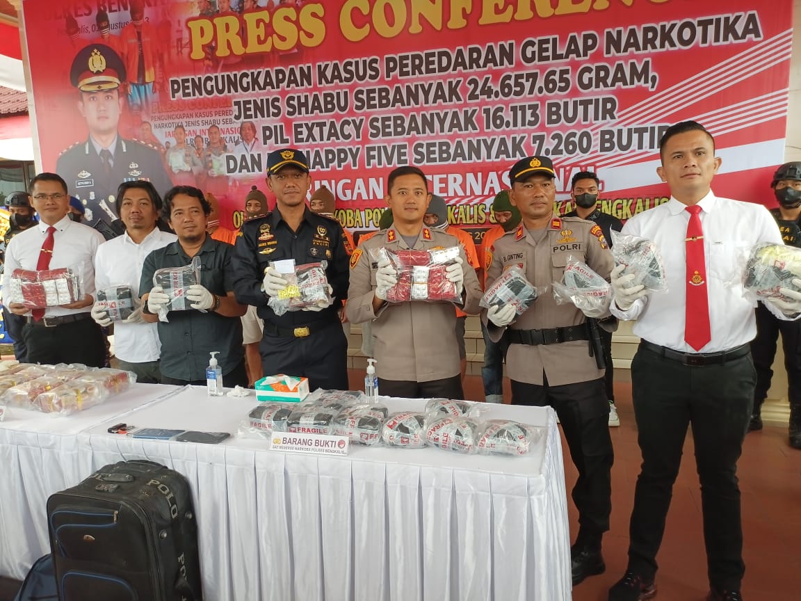 Timsus gabungan Sat Resnarkoba Polres Bengkalis berhasil menggagalkan sindikat perdagangan narkoba internasional (foto/zulkarnain)