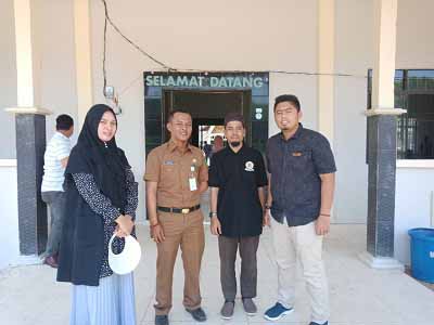 Rektor UIR Prof. Syafrinaldi bersama Rektor Perguruan Tinggi Islam Swasta saat mengikuti Rapat Pengurus Harian BKS PTIS, Selasa (27/2).