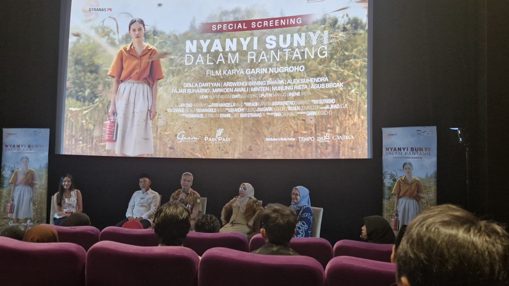 Nobar Film Nyanyi Sunyi Dalam Rantang karya Garin Nurgroho di Pekanbaru (foto/fitri)