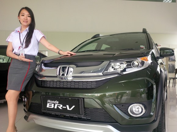 Honda Bayangi Penjualan Toyota di Semester I