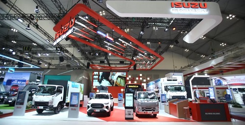 Isuzu Catat Rekor Baru di GIIAS 2025, Hampir 1.000 Kendaraan Terjual