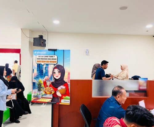 Suasana Pelayanan Rahn Gadai Emas di BRKS Arifin Ahmad, Pekanbaru.