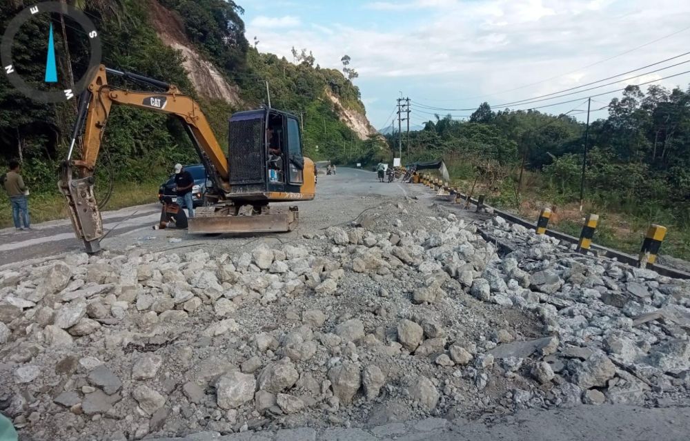 Perbaikan Jalan Lintas Riau-Sumbar dikebut (foto/MC.Riau)