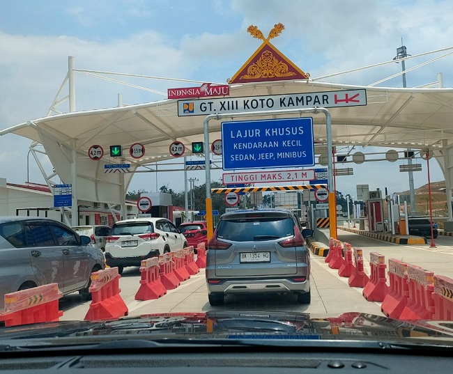 Gerbang Tol Pekanbaru–XIII Koto Kampar.