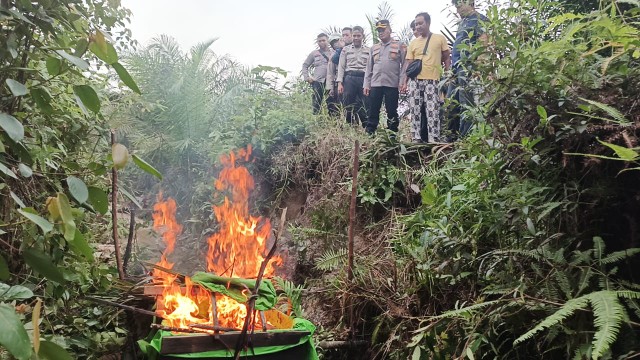 Polsek Rengat Barat gerebek lokasi PETI di Pematang Jaya (foto/andri)