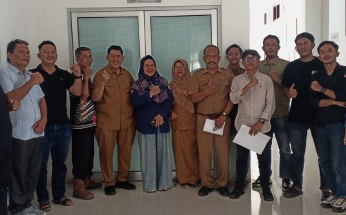 Sejumlah eks pekerja PT Vadhana mengadu ke Disnaker Rohil.(foto: afrizal/halloriau.com)