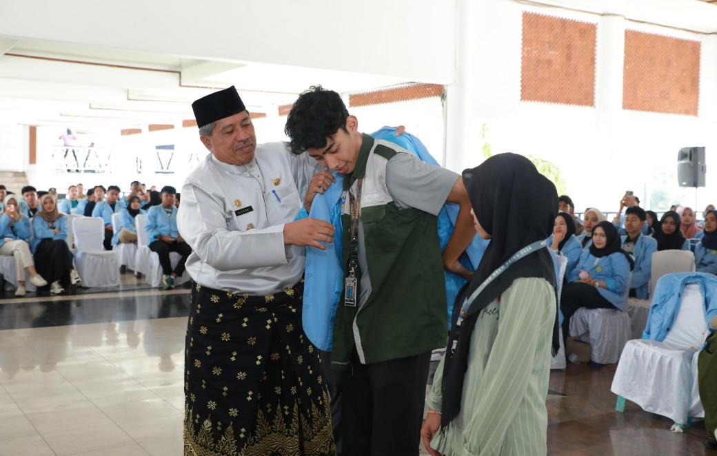 Bupati Siak, Alfedri menerima ratusan mahasiswa Unri yang Kukerta (foto/ist)