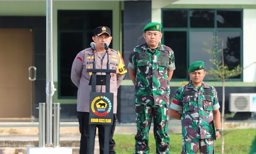 Kapolres Siak, AKBP Asep Sujarwadi SIK MSI dan Dandim 0322/Siak, Letkol Arh Riyanto Budi Nugroho MHan saat apel bersama pengamanan Pemilu 2024.(foto: istimewa)