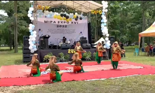 Penampilan Tim UKM seni tari IPT2I di MIPA Expo Unri 2022.(foto: andi/halloriau.com)