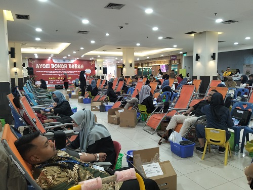 PSMTI Riau mengadakan donor darah dalam rangka perayaan Tahun Baru Imlek 2576 Kongzili di Pekanbaru (foto/dini)