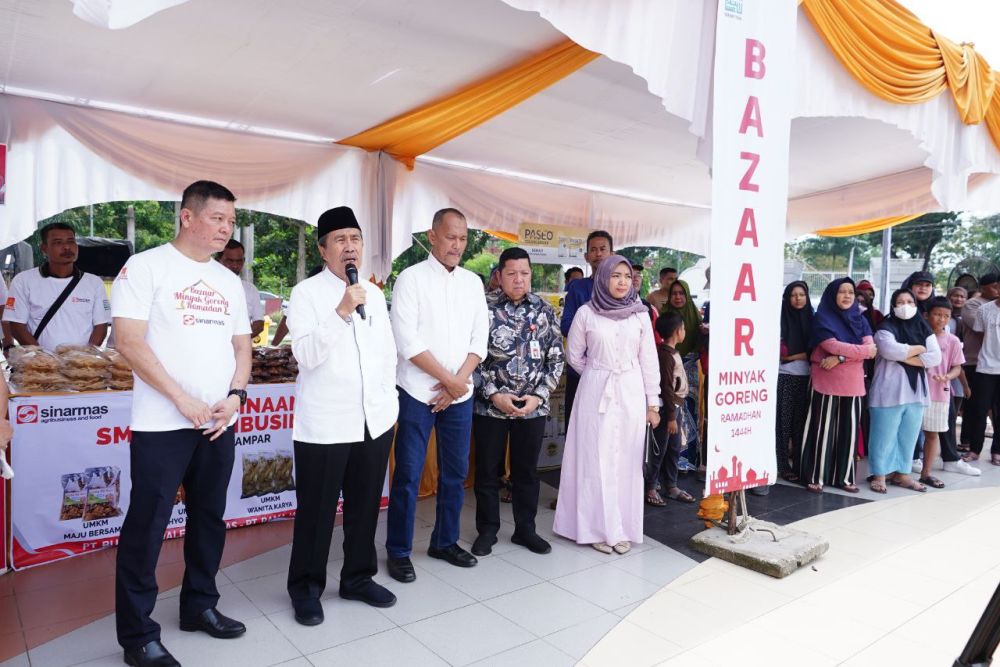 Gubri saat hadir di bazar Minyak Goreng di Gelanggang Remaja Provinsi Riau (foto/int)