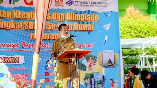 Asisten II Bidang Perekonomian dan Pembangunan H. Syahrinaldi membuka Pekan Kreativitas dan Olimpiade Tingkat SD/MI 2021.