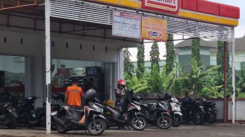 Jukir Alfamart-Indomaret di Pekanbaru diberikan lapak UMKM gratis.(ilustrasi/int)