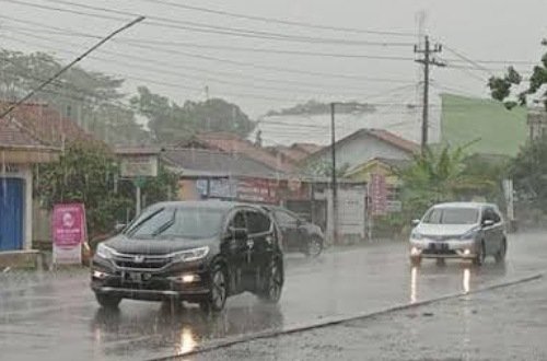 Ilustrasi BMKG peringatkan hujan lebat dan angin kencang (foto/int)