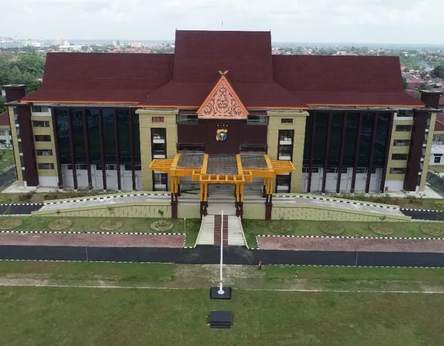 Gedung Polda Riau.