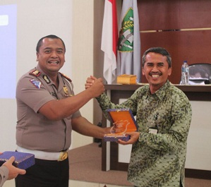 Suasana Seminar Keselamatan Berlalu Lintas yang ditaja Prodi Planologi Fak. Teknik UIR bekerjasama dengan Ditlantas Polda Riau yang dibuka Wakil Rektor III UIR Ir. H. Rosyadi, M.Si