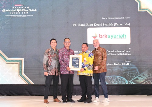 Bank Riau Kepri (BRK) Syariah meraih penghargaan sebagai "Indonesia Best Sharia Regional Bank 2025 with Contribution to Local Economic Development through the Best Sharia Financial Solution". (Foto: Istimewa)