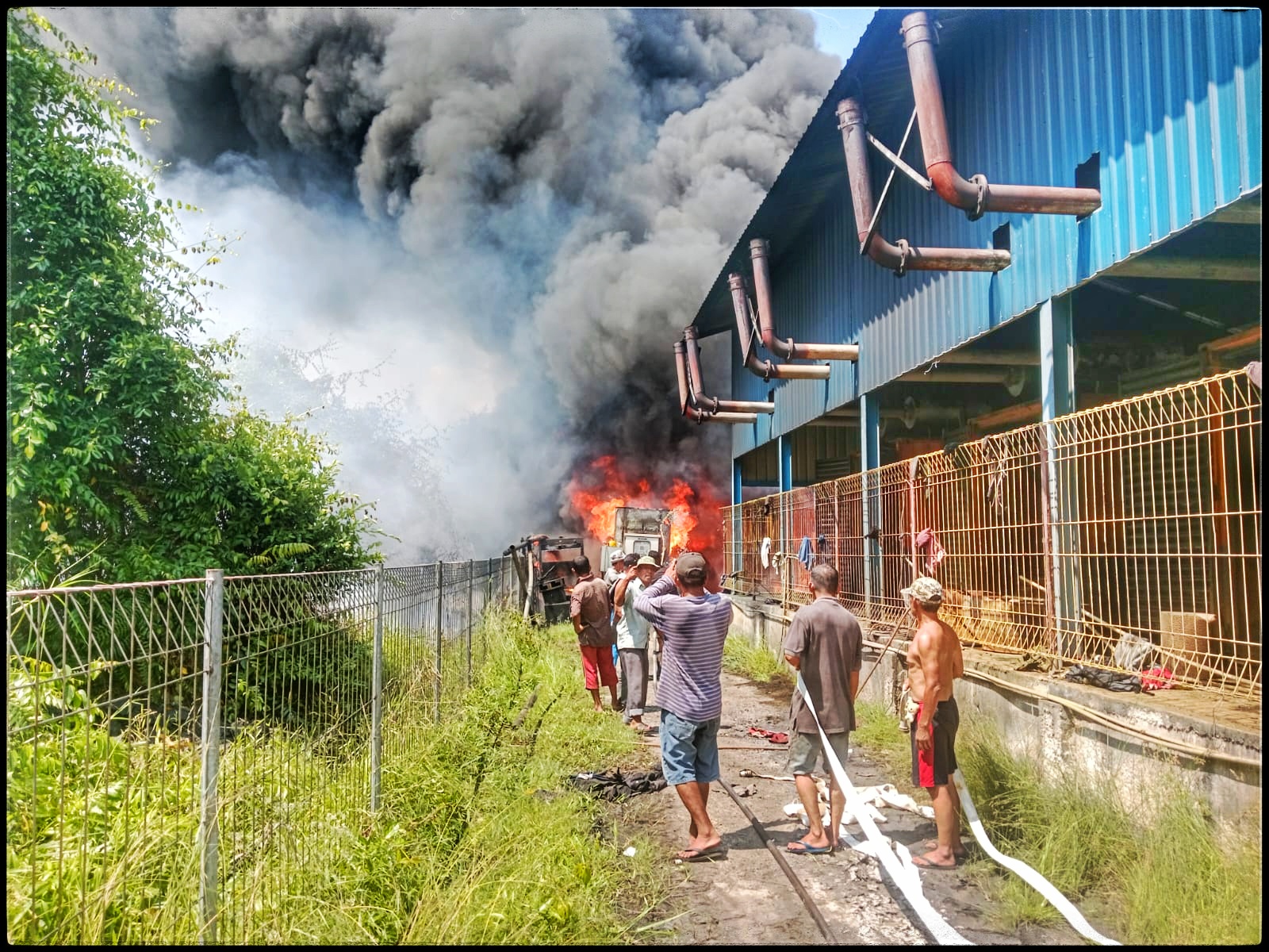 Mesin pembangkit di PLN Sub Rayon Desa Lemang, Kecamatan Rangsang Barat, Kepulauan Meranti, meledak