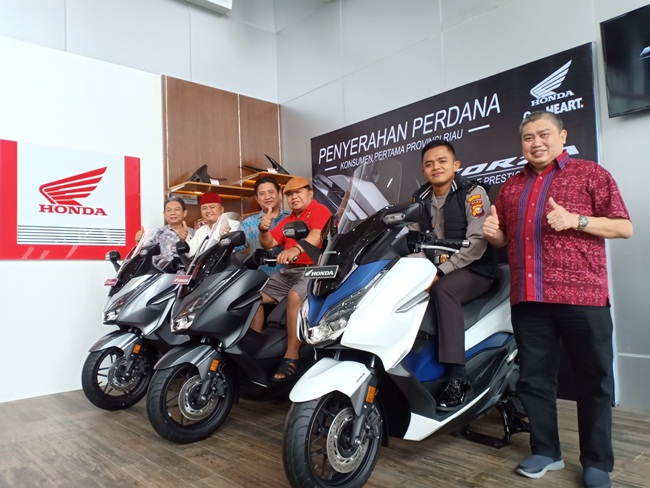Honda Forza: Desainnya Futuristik, Fitur Canggih, Sporty dan Safety