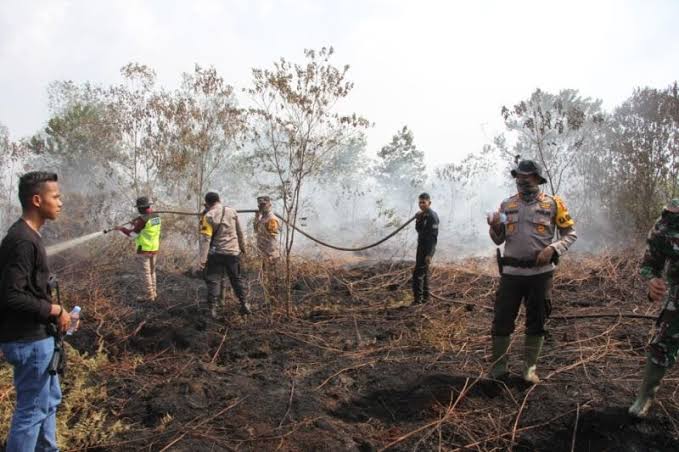 Karhutla di perbatasan Dumai-Bengkalis.(foto: int)