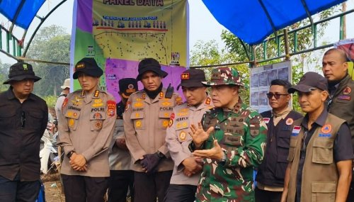 Bupati Ade Agus bersama Kapolda Riau Irjen Herry dan Pangdam XIX/Tuanku Tambusai Mayjen Agus Hadi  tinjau Karhutla di Kuala Cenaku, Inhu (foto/ist)