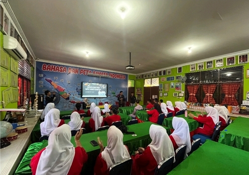 Mahasiswa Kukerta UNRI menggelar sosialisasi di SMAN 7 Pekanbaru. (Foto: Istimewa)