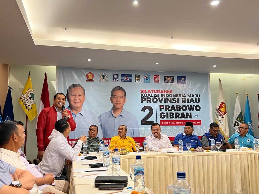 Ketua DPW PSI Riau, Juandy Hutauruk yang menjabat juga sebagai Wakil Ketua TKD Provinsi Riau saat rapat bersama tim pemenangan Prabowo-Gibran (foto/ist)