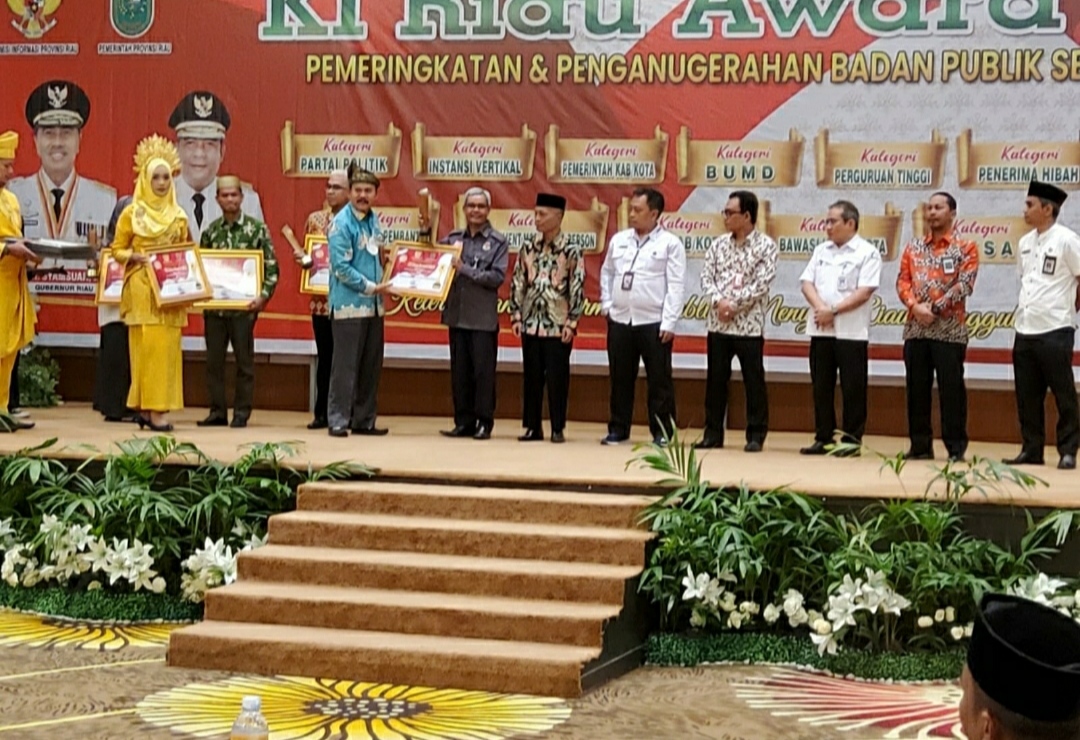 KPU Riau menrima penghargaan KI Award 2022 kategori peringkat informatif. 