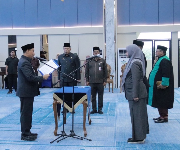Sebanyak 43 pejabat eselon II, III dan IV di lingkungan Pemerintah Kota Pekanbaru jalani prosesi pelantikan, Jumat (9/1/2026).