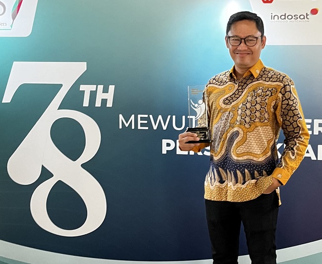 Head of Corporate Communication RAPP Aji Wihardandi usai menerima MRA Award 2024 pada puncak HUT SPS ke-78 di Hotel Savoy Homann, Bandung, Jawa Barat, Jumat (20/9/2024).