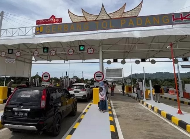 ilustrasi: Gerbang Tol Padang-Sicincin.