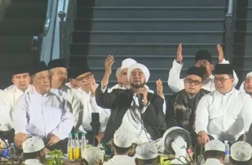 Riau bersholawat dihadiri ribuan warga, SF Hariyanto ajak bersatu bangun daerah.