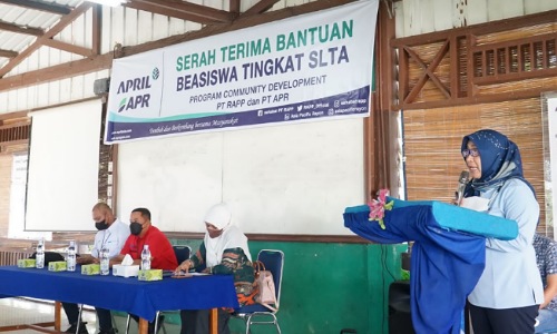 Kegiatan serah terima beasiswa dari PT RAPP untuk 300 siswa SMA/SMK di 5 kabupaten se-Riau.(foto: mcr)