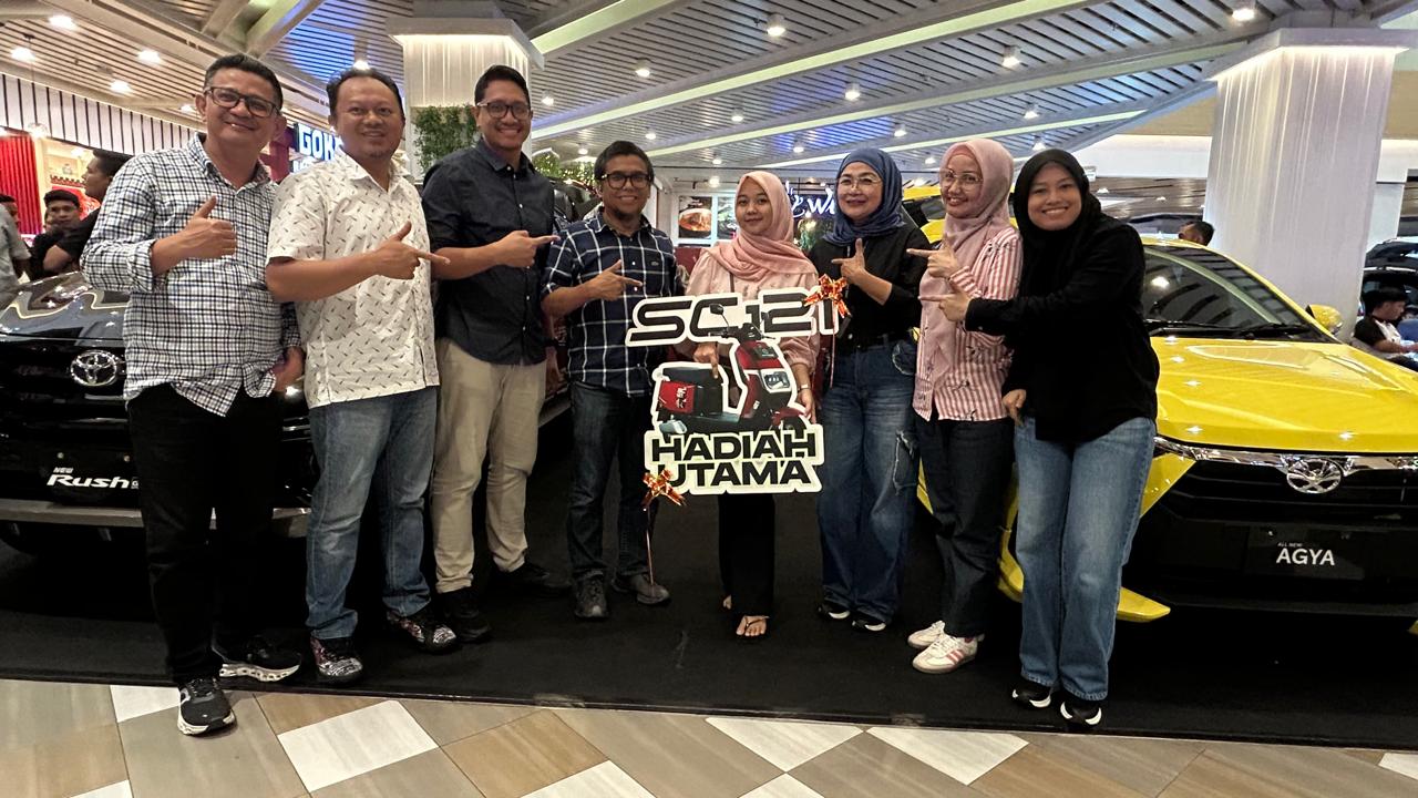 Tiga Konsumen Agung Toyota di Riau Bawa Pulang Motor Listrik United