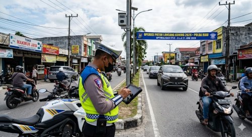 Polisi di Riau kini incar pengendara yang merokok.(ilustrasi/int)
