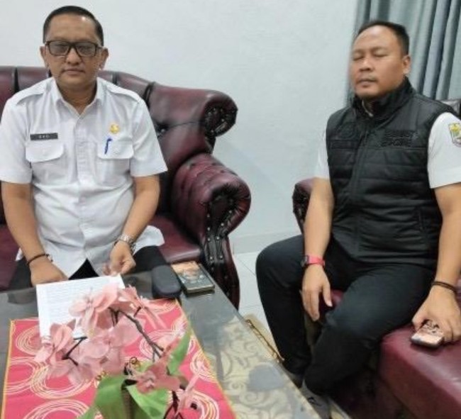 Kadis LH Pelalawan dan staf PPLH DLH Pelalawan