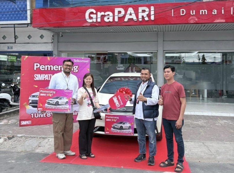 Sulyani dari Dumai berhasil mendapatkan mobil listrik BYD Dolphin dari Telkomsel (foto/ist)