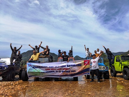 Media gathering 2024 PT CDN Riau bersama media dan vlogger bermain offroad di wisata Kapalo Banda, Payakumbuh.(foto: istimewa)