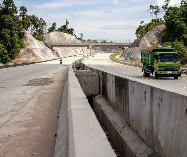 Kondisi progres pembangunan Jalan Tol Padang-Sicincin, Kabupaten Padang Pariaman, Sumatra Barat.