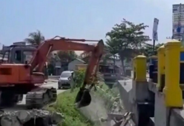 Pupr Perbaiki Drainase Rusak Di Jalan Suka Karya Pekanbaru 9056