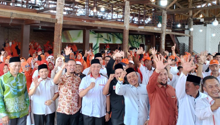 Konsolidasi kader PKS Cabang Rumbai, Rumbai Barat dan Rumbai Timur di Resto Meranti Pandak (foto/Mimi)