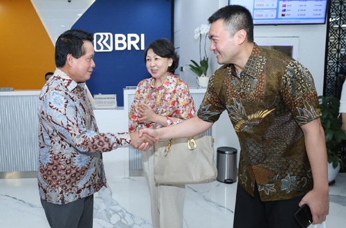 Direktur Utama BRI, Hery Gunardi dalam momen Hari Pelanggan Nasional.(foto: istimewa)