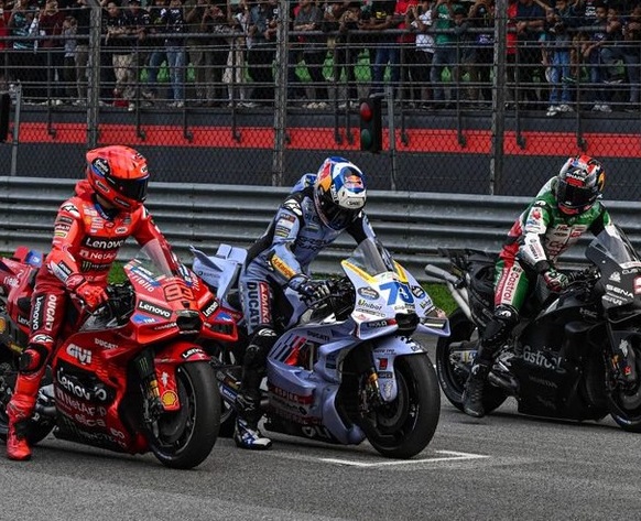 Pebalap MotoGP latihan start saat Shakedown Test di Sirkuit Sepang, Malaysia.