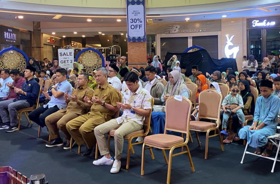 CSR PT Riau Petroleum Balanjo Baju Rayo Bersama Anak Yatim dan Dhuafa (foto/yuni)