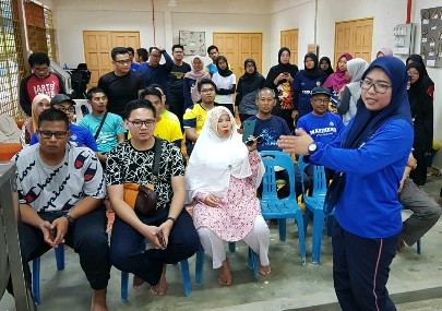 Dr Hj Sri Amna dan Dosen Visiting Profesor and Yellow UIR bersama mahasiswa UiTM di Pulau Tuba Langkawi